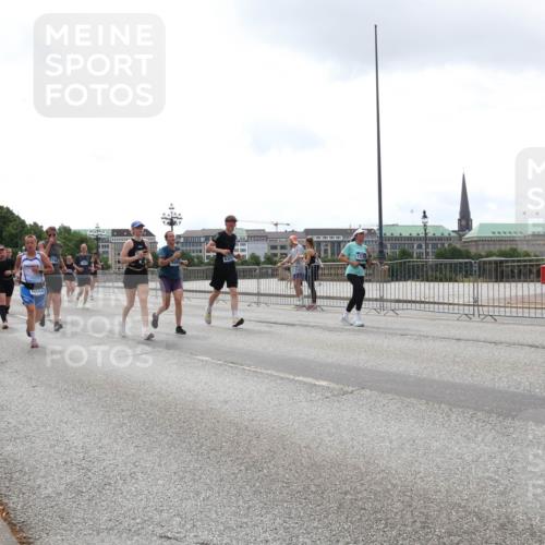 29.06.2025 - hella hamburg halbmarathon Lena Gebhardt http://msf.ph/oto/8368578 29.06.2025 10:39:36 Lombardsbrücke 12217, 1084, 19104, 5743, 1760, 1856, 1883, 2092, 2313, 2571, 2574, 2578, 2843, 2893, 2976, 2998, 3046, 3275, 3353, 3727, 4298, 4523, 4603, 4609, 4659, 4752, 4855, 4882, 5045, 5701, 6321, 6342, 6343, 6427, 6428, 6719, 6726, 6739, 6748, 7053, 7125, 7199, 7341, 7429, 7501, 7506, 7524, 7684, 7815, 8107, 8203, 8243, 8612, 8995, 9393, 9420, 9446, 9569, 9698, 9747, 9777, 10001, 10315, 10441, 10512, 10516 meine-sportfotos.de