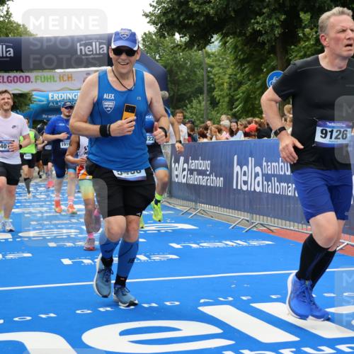 29.06.2025 - hella hamburg halbmarathon Strokosch-Dieckow http://msf.ph/oto/8368591 29.06.2025 10:49:50 Ziel 2540, 3543, 4017, 5460, 5894, 6125, 8454, 8455, 9126, 9200, 9491, 9551, 9597, 9723, 9924, 11975, 12527, 12733, 13159, 13463, 14794, 16716, 16732, 16800, 16887, 17282, 17753, 19109, 19122 meine-sportfotos.de