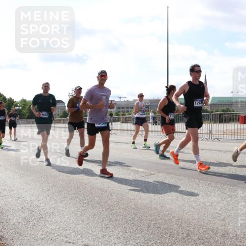 29.06.2025 - hella hamburg halbmarathon Lena Gebhardt http://msf.ph/oto/8368619 29.06.2025 10:02:03 Lombardsbrücke 4660, 16420, 718, 7223, 1364, 12781, 1654, 1184, 1329, 1364, 1432, 1453, 1464, 1653, 1722, 1729, 1881, 1940, 2142, 2167, 2322, 2323, 2591, 2806, 2957, 3039, 3169, 4286, 4328, 4663, 4985, 5547, 5602, 5603, 5742, 5763, 6166, 6295, 6322, 6327, 6438, 6595, 6921, 7031, 7189, 7223, 7243, 8578, 8926, 9020, 9021, 9156, 9230, 9353, 9741, 9928, 10177, 10281, 10301, 10882, 10915, 11554, 11871, 11938, 12315, 12316, 12491, 14471, 14660, 14677, 16420 meine-sportfotos.de