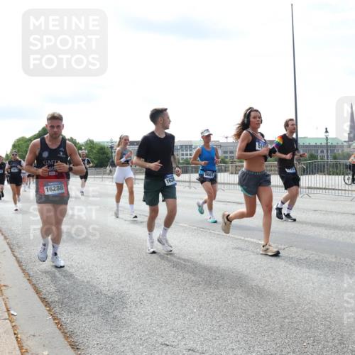 29.06.2025 - hella hamburg halbmarathon Lena Gebhardt http://msf.ph/oto/8368637 29.06.2025 10:14:42 Lombardsbrücke 13673, 16288, 162, 9663, 51, 1071, 1379, 1406, 1575, 1728, 2046, 2494, 2601, 2690, 2990, 3020, 3025, 3154, 3454, 3691, 3756, 3834, 3939, 4641, 5191, 5608, 5670, 5981, 6028, 6083, 6089, 6366, 6935, 7195, 7209, 7439, 7442, 7802, 7840, 7991, 8055, 8147, 8239, 8409, 8522, 8563, 8755, 8854, 8892, 9173, 9556, 9663, 9709, 9845, 10224, 10391, 10610, 10717, 10963, 12467, 13237, 13285, 14488, 16126 meine-sportfotos.de