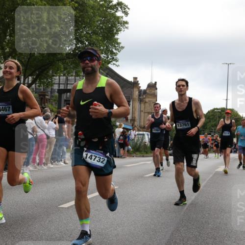29.06.2025 - hella hamburg halbmarathon Yannick Fuchs http://msf.ph/oto/8368660 29.06.2025 10:53:29 20KM 2348, 2780, 3114, 3279, 3425, 4238, 4796, 4986, 5885, 6087, 6220, 6438, 7031, 7223, 7287, 8030, 8326, 8807, 9985, 10488, 10587, 10896, 10943, 11018, 11114, 11757, 11935, 11938, 12206, 12261, 12564, 12736, 12779, 12862, 13583, 13706, 13761, 14567, 14732, 14902, 14928, 14965, 15232, 15284, 15785, 16227, 16530, 16754, 16910, 16915, 16980, 17176, 17304, 17503, 17630, 18467, 18485, 18716, 18855, 19015, 19160 meine-sportfotos.de