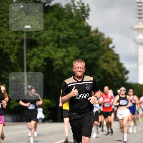 29.06.2025 - hella hamburg halbmarathon Dr. Thomas Lammeyer http://msf.ph/oto/8368683 29.06.2025 09:57:17 Kennedybrücke 1466, 2234, 2270, 2365, 2623, 2890, 2937, 3004, 3186, 3414, 4235, 4247, 4310, 4553, 4949, 5022, 5362, 5460, 5532, 5650, 5692, 6071, 6203, 6282, 6375, 6388, 6460, 6575, 6903, 7167, 7385, 7448, 7480, 7734, 9030, 9043, 9126, 9200, 9303, 9305, 9544, 9633, 9723, 9965, 11077, 11283 meine-sportfotos.de
