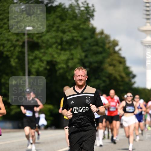 29.06.2025 - hella hamburg halbmarathon Dr. Thomas Lammeyer http://msf.ph/oto/8368695 29.06.2025 09:57:17 Kennedybrücke 1466, 2234, 2270, 2365, 2623, 2890, 2937, 3004, 3186, 3414, 4235, 4247, 4310, 4553, 4949, 5022, 5362, 5460, 5532, 5650, 5692, 6071, 6203, 6282, 6375, 6388, 6460, 6575, 6903, 7167, 7385, 7448, 7480, 7734, 9030, 9043, 9126, 9200, 9303, 9305, 9544, 9633, 9723, 9965, 11077, 11283 meine-sportfotos.de