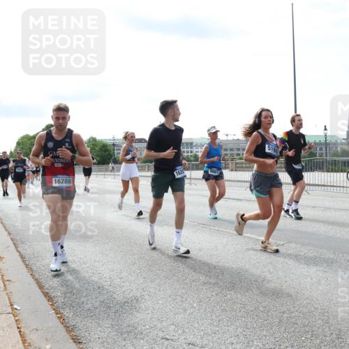 29.06.2025 - hella hamburg halbmarathon Lena Gebhardt http://msf.ph/oto/8368697 29.06.2025 10:14:42 Lombardsbrücke 13673, 16288, 1628, 9663, 5191, 1071, 1379, 1406, 1575, 1728, 2046, 2494, 2601, 2690, 2990, 3020, 3025, 3154, 3454, 3691, 3756, 3834, 3939, 4641, 5191, 5608, 5670, 5981, 6028, 6083, 6089, 6366, 6935, 7195, 7209, 7439, 7442, 7802, 7840, 7991, 8055, 8147, 8239, 8409, 8522, 8563, 8755, 8854, 8892, 9173, 9556, 9663, 9709, 9845, 10224, 10391, 10610, 10717, 10963, 12467, 13237, 13285, 14488, 16126 meine-sportfotos.de