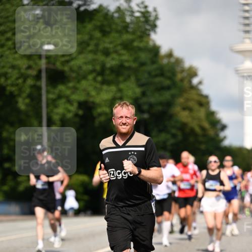 29.06.2025 - hella hamburg halbmarathon Dr. Thomas Lammeyer http://msf.ph/oto/8368705 29.06.2025 09:57:17 Kennedybrücke 1466, 2234, 2270, 2365, 2623, 2890, 2937, 3004, 3186, 3414, 4235, 4247, 4310, 4553, 4949, 5022, 5362, 5460, 5532, 5650, 5692, 6071, 6203, 6282, 6375, 6388, 6460, 6575, 6903, 7167, 7385, 7448, 7480, 7734, 9030, 9043, 9126, 9200, 9303, 9305, 9544, 9633, 9723, 9965, 11077, 11283 meine-sportfotos.de