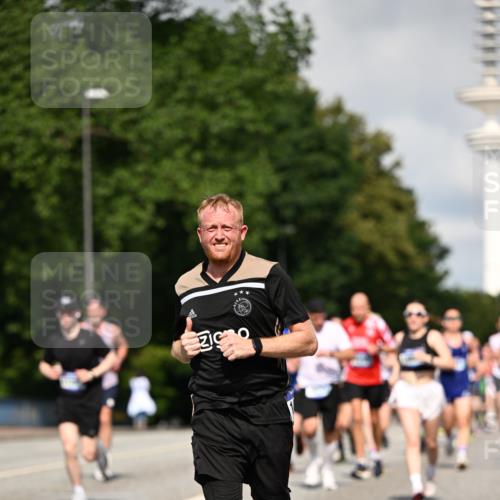 29.06.2025 - hella hamburg halbmarathon Dr. Thomas Lammeyer http://msf.ph/oto/8368711 29.06.2025 09:57:17 Kennedybrücke 1466, 2234, 2270, 2365, 2623, 2890, 2937, 3004, 3186, 3414, 4235, 4247, 4310, 4553, 4949, 5022, 5362, 5460, 5532, 5650, 5692, 6071, 6203, 6282, 6375, 6388, 6460, 6575, 6903, 7167, 7385, 7448, 7480, 7734, 9030, 9043, 9126, 9200, 9303, 9305, 9544, 9633, 9723, 9965, 11077, 11283 meine-sportfotos.de