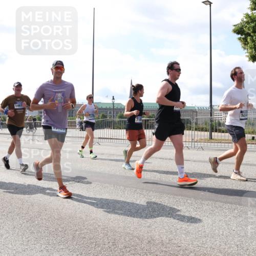 29.06.2025 - hella hamburg halbmarathon Lena Gebhardt http://msf.ph/oto/8368724 29.06.2025 10:02:04 Lombardsbrücke 14660, 1467, 1654, 1184, 1329, 1364, 1432, 1453, 1464, 1653, 1729, 1881, 1940, 2142, 2322, 2323, 2591, 2806, 2957, 3039, 3169, 4286, 4328, 4663, 4985, 5602, 5603, 5742, 5763, 6166, 6295, 6322, 6327, 6438, 6595, 7031, 7189, 7223, 7243, 8578, 8926, 9020, 9021, 9156, 9230, 9353, 9741, 9928, 10177, 10866, 10882, 10915, 11554, 11871, 11938, 12315, 12316, 12491, 14471, 14660, 14677, 16420 meine-sportfotos.de