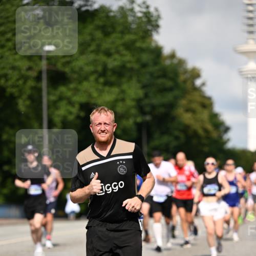 29.06.2025 - hella hamburg halbmarathon Dr. Thomas Lammeyer http://msf.ph/oto/8368725 29.06.2025 09:57:17 Kennedybrücke 1466, 2234, 2270, 2365, 2623, 2890, 2937, 3004, 3186, 3414, 4235, 4247, 4310, 4553, 4949, 5022, 5362, 5460, 5532, 5650, 5692, 6071, 6203, 6282, 6375, 6388, 6460, 6575, 6903, 7167, 7385, 7448, 7480, 7734, 9030, 9043, 9126, 9200, 9303, 9305, 9544, 9633, 9723, 9965, 11077, 11283 meine-sportfotos.de