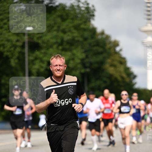 29.06.2025 - hella hamburg halbmarathon Dr. Thomas Lammeyer http://msf.ph/oto/8368727 29.06.2025 09:57:17 Kennedybrücke 1466, 2234, 2270, 2365, 2623, 2890, 2937, 3004, 3186, 3414, 4235, 4247, 4310, 4553, 4949, 5022, 5362, 5460, 5532, 5650, 5692, 6071, 6203, 6282, 6375, 6388, 6460, 6575, 6903, 7167, 7385, 7448, 7480, 7734, 9030, 9043, 9126, 9200, 9303, 9305, 9544, 9633, 9723, 9965, 11077, 11283 meine-sportfotos.de