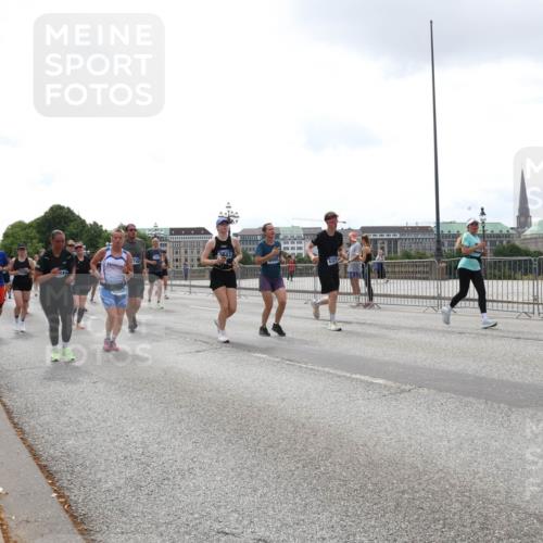 29.06.2025 - hella hamburg halbmarathon Lena Gebhardt http://msf.ph/oto/8368735 29.06.2025 10:39:37 Lombardsbrücke 12217, 849, 743, 104, 6321, 1760, 1856, 1883, 2092, 2313, 2571, 2574, 2578, 2843, 2893, 2976, 2998, 3046, 3275, 3353, 3727, 3882, 3883, 3884, 4298, 4523, 4603, 4609, 4659, 4752, 4855, 4882, 5045, 5701, 6321, 6342, 6343, 6427, 6428, 6719, 6726, 6739, 6748, 7045, 7053, 7125, 7199, 7341, 7429, 7501, 7506, 7524, 7684, 7815, 8107, 8203, 8243, 8612, 8995, 9393, 9420, 9446, 9569, 9698, 9747, 9777, 10001, 10315, 10441, 10512, 10516 meine-sportfotos.de
