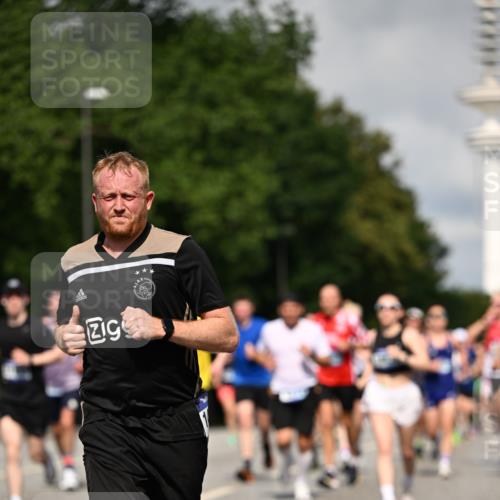 29.06.2025 - hella hamburg halbmarathon Dr. Thomas Lammeyer http://msf.ph/oto/8368758 29.06.2025 09:57:18 Kennedybrücke 1466, 2234, 2270, 2365, 2623, 2890, 2937, 3004, 3186, 3414, 3852, 4235, 4247, 4310, 4553, 4949, 5022, 5115, 5362, 5460, 5532, 5650, 5692, 6071, 6203, 6282, 6375, 6388, 6460, 6575, 6903, 7167, 7385, 7448, 7480, 7734, 9030, 9043, 9126, 9200, 9303, 9305, 9633, 9723, 9965, 11077, 11283 meine-sportfotos.de