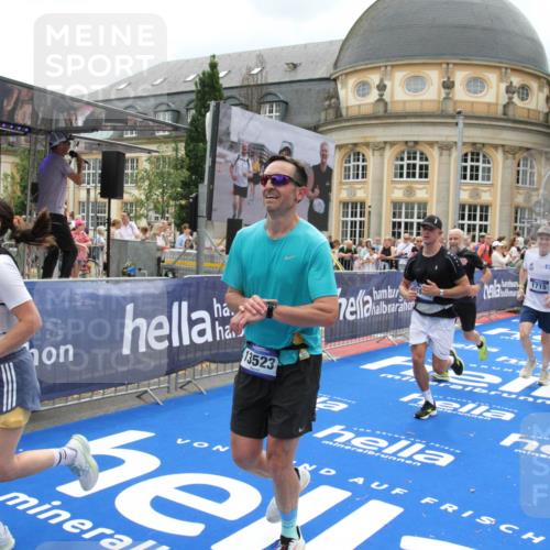 29.06.2025 - hella hamburg halbmarathon Michael Strokosch http://msf.ph/oto/8368789 29.06.2025 10:57:47 Ziel 1715, 1719, 1972, 2034, 2606, 5391, 7833, 10133, 10599, 12440, 12774, 13523, 14737, 15217, 16418, 17201, 17455, 18388, 18508, 18727, 18985 meine-sportfotos.de