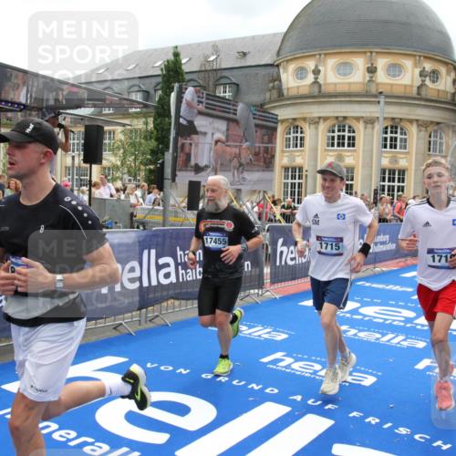 29.06.2025 - hella hamburg halbmarathon Michael Strokosch http://msf.ph/oto/8368809 29.06.2025 10:57:48 Ziel 1715, 1719, 1972, 2034, 5391, 7269, 7833, 10133, 10599, 10703, 12440, 12523, 12774, 13523, 14737, 15217, 16418, 17201, 17455, 18388, 18508, 18727, 18985 meine-sportfotos.de