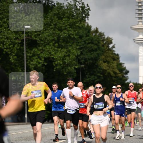 29.06.2025 - hella hamburg halbmarathon Dr. Thomas Lammeyer http://msf.ph/oto/8368811 29.06.2025 09:57:18 Kennedybrücke 1466, 2234, 2270, 2365, 2623, 2890, 2937, 3004, 3186, 3414, 3852, 4235, 4247, 4310, 4553, 4949, 5022, 5115, 5362, 5460, 5532, 5650, 5692, 6071, 6203, 6282, 6375, 6388, 6460, 6575, 6903, 7167, 7385, 7448, 7480, 7734, 9030, 9043, 9126, 9200, 9303, 9305, 9633, 9723, 9965, 11077, 11283 meine-sportfotos.de