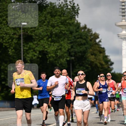 29.06.2025 - hella hamburg halbmarathon Dr. Thomas Lammeyer http://msf.ph/oto/8368833 29.06.2025 09:57:19 Kennedybrücke 1466, 2234, 2270, 2623, 2890, 2937, 3004, 3186, 3414, 3852, 4235, 4247, 4310, 4553, 4949, 5022, 5115, 5362, 5460, 5532, 5650, 6071, 6203, 6282, 6375, 6388, 6460, 6575, 6903, 7167, 7385, 7448, 7480, 7734, 8023, 9030, 9043, 9126, 9200, 9303, 9305, 9633, 9723, 9965, 10792, 11077, 11283 meine-sportfotos.de