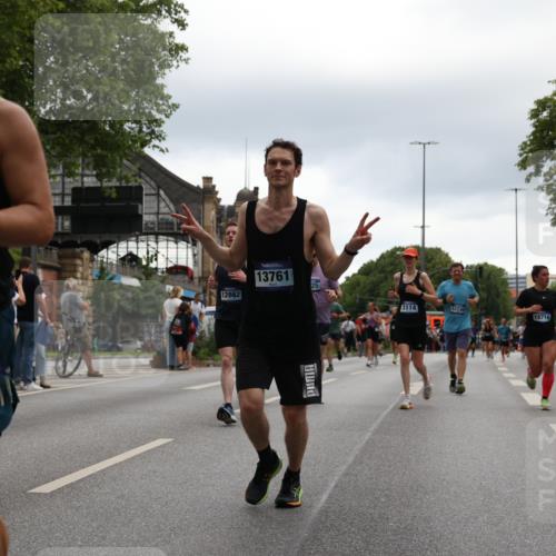 29.06.2025 - hella hamburg halbmarathon Yannick Fuchs http://msf.ph/oto/8368841 29.06.2025 10:53:29 20KM 2348, 2780, 3114, 3279, 3425, 4238, 4796, 4986, 5885, 6087, 6220, 6438, 7031, 7223, 7287, 8030, 8326, 8807, 9985, 10488, 10587, 10896, 10943, 11018, 11114, 11757, 11935, 11938, 12206, 12261, 12564, 12736, 12779, 12862, 13583, 13706, 13761, 14567, 14732, 14902, 14928, 14965, 15232, 15284, 15785, 16227, 16530, 16754, 16910, 16915, 16980, 17176, 17304, 17503, 17630, 18467, 18485, 18716, 18855, 19015, 19160 meine-sportfotos.de