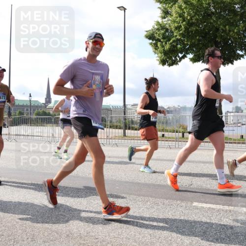 29.06.2025 - hella hamburg halbmarathon Lena Gebhardt http://msf.ph/oto/8368870 29.06.2025 10:02:04 Lombardsbrücke 14660, 14677, 7189, 1184, 1329, 1364, 1432, 1453, 1464, 1653, 1729, 1881, 1940, 2142, 2322, 2323, 2591, 2806, 2957, 3039, 3169, 4286, 4328, 4663, 4985, 5602, 5603, 5742, 5763, 6166, 6295, 6322, 6327, 6438, 6595, 7031, 7189, 7223, 7243, 8578, 8926, 9020, 9021, 9156, 9230, 9353, 9741, 9928, 10177, 10866, 10882, 10915, 11554, 11871, 11938, 12315, 12316, 12491, 14471, 14660, 14677, 16420 meine-sportfotos.de