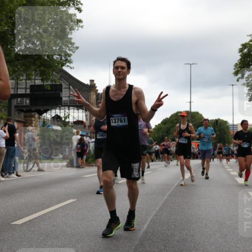 29.06.2025 - hella hamburg halbmarathon Yannick Fuchs http://msf.ph/oto/8368874 29.06.2025 10:53:29 20KM 2348, 2780, 3114, 3279, 3425, 4238, 4796, 4986, 5885, 6087, 6220, 6438, 7031, 7223, 7287, 8030, 8326, 8807, 9985, 10488, 10587, 10896, 10943, 11018, 11114, 11757, 11935, 11938, 12206, 12261, 12564, 12736, 12779, 12862, 13583, 13706, 13761, 14567, 14732, 14902, 14928, 14965, 15232, 15284, 15785, 16227, 16530, 16754, 16910, 16915, 16980, 17176, 17304, 17503, 17630, 18467, 18485, 18716, 18855, 19015, 19160 meine-sportfotos.de
