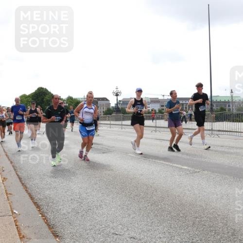 29.06.2025 - hella hamburg halbmarathon Lena Gebhardt http://msf.ph/oto/8368879 29.06.2025 10:39:37 Lombardsbrücke 12217, 840, 8995, 6321, 19104, 1760, 1856, 1883, 2092, 2313, 2571, 2574, 2578, 2843, 2893, 2976, 2998, 3046, 3275, 3353, 3727, 3882, 3883, 3884, 4298, 4523, 4603, 4609, 4659, 4752, 4855, 4882, 5045, 5701, 6321, 6342, 6343, 6427, 6428, 6719, 6726, 6739, 6748, 7045, 7053, 7125, 7199, 7341, 7429, 7501, 7506, 7524, 7684, 7815, 8107, 8203, 8243, 8612, 8995, 9393, 9420, 9446, 9569, 9698, 9747, 9777, 10001, 10315, 10441, 10512, 10516 meine-sportfotos.de