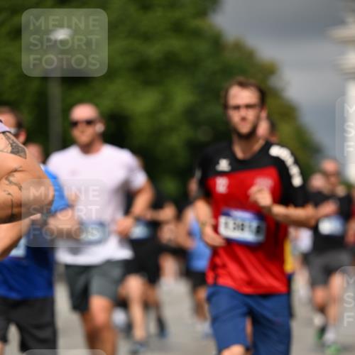 29.06.2025 - hella hamburg halbmarathon Dr. Thomas Lammeyer http://msf.ph/oto/8368925 29.06.2025 10:19:36 Kennedybrücke 1440, 1890, 2110, 2140, 2494, 2720, 2989, 3417, 4007, 4466, 5069, 5423, 6287, 6376, 6576, 7452, 7897, 7941, 7942, 8885, 9113, 9192, 9556, 9657, 9847, 10108, 10608, 10775, 10963 meine-sportfotos.de