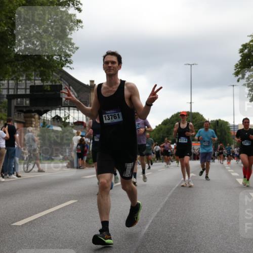 29.06.2025 - hella hamburg halbmarathon Yannick Fuchs http://msf.ph/oto/8368937 29.06.2025 10:53:29 20KM 2348, 2780, 3114, 3279, 3425, 4238, 4796, 4986, 5885, 6087, 6220, 6438, 7031, 7223, 7287, 8030, 8326, 8807, 9985, 10488, 10587, 10896, 10943, 11018, 11114, 11757, 11935, 11938, 12206, 12261, 12564, 12736, 12779, 12862, 13583, 13706, 13761, 14567, 14732, 14902, 14928, 14965, 15232, 15284, 15785, 16227, 16530, 16754, 16910, 16915, 16980, 17176, 17304, 17503, 17630, 18467, 18485, 18716, 18855, 19015, 19160 meine-sportfotos.de