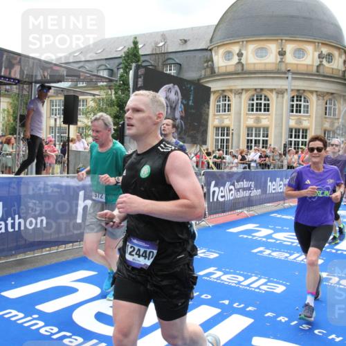 29.06.2025 - hella hamburg halbmarathon Michael Strokosch http://msf.ph/oto/8368993 29.06.2025 10:57:52 Ziel 1972, 2034, 2806, 2883, 5391, 7269, 7833, 9820, 10599, 10703, 12440, 12523, 13376, 14737, 16418, 16517, 17201, 17543, 18492, 18508, 18727 meine-sportfotos.de