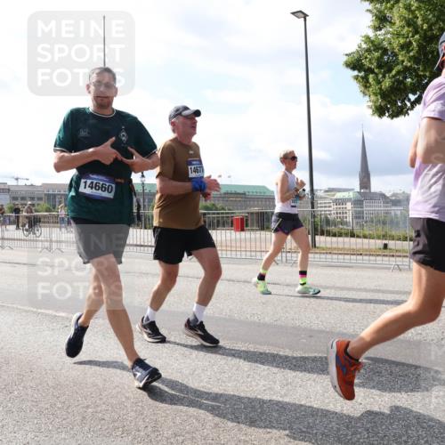 29.06.2025 - hella hamburg halbmarathon Lena Gebhardt http://msf.ph/oto/8369005 29.06.2025 10:02:05 Lombardsbrücke 14660, 14677, 1184, 1329, 1364, 1432, 1453, 1464, 1653, 1729, 1881, 1940, 2142, 2322, 2323, 2806, 2957, 3039, 3169, 4286, 4328, 4663, 4985, 5602, 5603, 5742, 5763, 6166, 6295, 6322, 6327, 6438, 6595, 7031, 7189, 7223, 7243, 8578, 8926, 9020, 9021, 9156, 9230, 9353, 9741, 9928, 10177, 10866, 10882, 10915, 11554, 11871, 11938, 12315, 12316, 12491, 14471, 14660, 14677, 16420 meine-sportfotos.de
