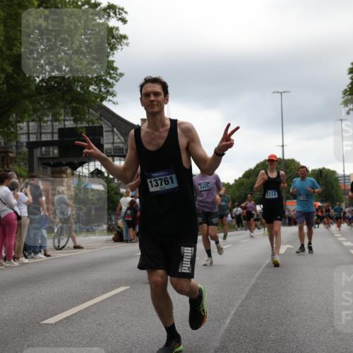 29.06.2025 - hella hamburg halbmarathon Yannick Fuchs http://msf.ph/oto/8369033 29.06.2025 10:53:29 20KM 2348, 2780, 3114, 3279, 3425, 4238, 4796, 4986, 5885, 6087, 6220, 6438, 7031, 7223, 7287, 8030, 8326, 8807, 9985, 10488, 10587, 10896, 10943, 11018, 11114, 11757, 11935, 11938, 12206, 12261, 12564, 12736, 12779, 12862, 13583, 13706, 13761, 14567, 14732, 14902, 14928, 14965, 15232, 15284, 15785, 16227, 16530, 16754, 16910, 16915, 16980, 17176, 17304, 17503, 17630, 18467, 18485, 18716, 18855, 19015, 19160 meine-sportfotos.de