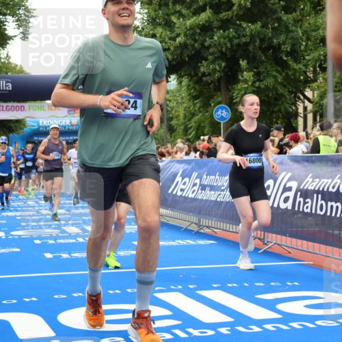 29.06.2025 - hella hamburg halbmarathon Strokosch-Dieckow http://msf.ph/oto/8369034 29.06.2025 10:49:47 Ziel 2540, 2706, 3060, 3543, 4017, 5460, 5894, 6125, 7332, 8455, 9126, 9200, 9491, 9551, 9597, 9619, 9723, 9924, 11975, 12527, 13159, 13463, 14794, 16800, 16843, 16877, 16887, 17282, 17753, 18451, 18926, 19109, 19122 meine-sportfotos.de