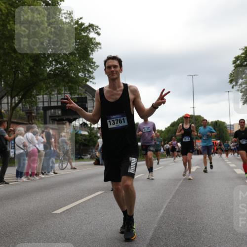29.06.2025 - hella hamburg halbmarathon Yannick Fuchs http://msf.ph/oto/8369056 29.06.2025 10:53:29 20KM 2348, 2780, 3114, 3279, 3425, 4238, 4796, 4986, 5885, 6087, 6220, 6438, 7031, 7223, 7287, 8030, 8326, 8807, 9985, 10488, 10587, 10896, 10943, 11018, 11114, 11757, 11935, 11938, 12206, 12261, 12564, 12736, 12779, 12862, 13583, 13706, 13761, 14567, 14732, 14902, 14928, 14965, 15232, 15284, 15785, 16227, 16530, 16754, 16910, 16915, 16980, 17176, 17304, 17503, 17630, 18467, 18485, 18716, 18855, 19015, 19160 meine-sportfotos.de
