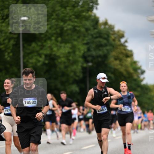 29.06.2025 - hella hamburg halbmarathon Dr. Thomas Lammeyer http://msf.ph/oto/8369159 29.06.2025 10:41:57 Kennedybrücke 1337, 1475, 1799, 1985, 2016, 2031, 2853, 4442, 4762, 5139, 5522, 5523, 6697, 6955, 7085, 7124, 7321, 7544, 7629, 8499, 8811, 8843, 8985, 9288, 9894, 10025, 10159, 10506, 10836 meine-sportfotos.de