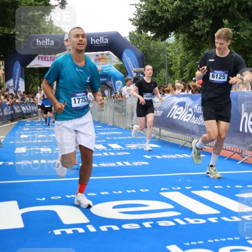 29.06.2025 - hella hamburg halbmarathon Strokosch-Dieckow http://msf.ph/oto/8369163 29.06.2025 10:49:46 Ziel 2706, 3060, 3543, 4017, 5460, 5894, 6115, 6125, 7332, 8455, 9126, 9200, 9551, 9597, 9619, 9723, 9924, 11975, 13159, 13463, 14794, 16800, 16843, 16877, 17282, 17753, 18058, 18451, 18926, 19109, 19122 meine-sportfotos.de