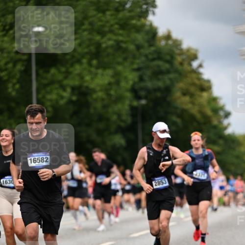 29.06.2025 - hella hamburg halbmarathon Dr. Thomas Lammeyer http://msf.ph/oto/8369178 29.06.2025 10:41:57 Kennedybrücke 1337, 1475, 1799, 1985, 2016, 2031, 2853, 4442, 4762, 5139, 5522, 5523, 6697, 6955, 7085, 7124, 7321, 7544, 7629, 8499, 8811, 8843, 8985, 9288, 9894, 10025, 10159, 10506, 10836 meine-sportfotos.de