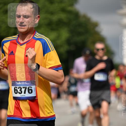 29.06.2025 - hella hamburg halbmarathon Dr. Thomas Lammeyer http://msf.ph/oto/8369184 29.06.2025 10:19:39 Kennedybrücke 1440, 1890, 2110, 2140, 2494, 2720, 2989, 3167, 3417, 4007, 4466, 5069, 5423, 6376, 6576, 7897, 7941, 7942, 8885, 9113, 9192, 9556, 9657, 9847, 10108, 10608, 10963 meine-sportfotos.de