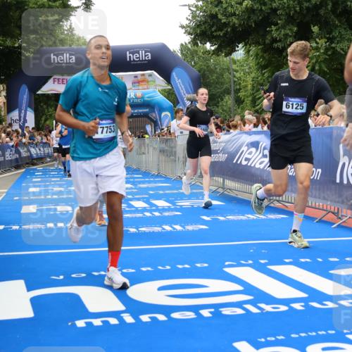 29.06.2025 - hella hamburg halbmarathon Strokosch-Dieckow http://msf.ph/oto/8369189 29.06.2025 10:49:46 Ziel 2706, 3060, 3543, 4017, 5460, 5894, 6115, 6125, 7332, 8455, 9126, 9200, 9551, 9597, 9619, 9723, 9924, 11975, 13159, 13463, 14794, 16800, 16843, 16877, 17282, 17753, 18058, 18451, 18926, 19109, 19122 meine-sportfotos.de