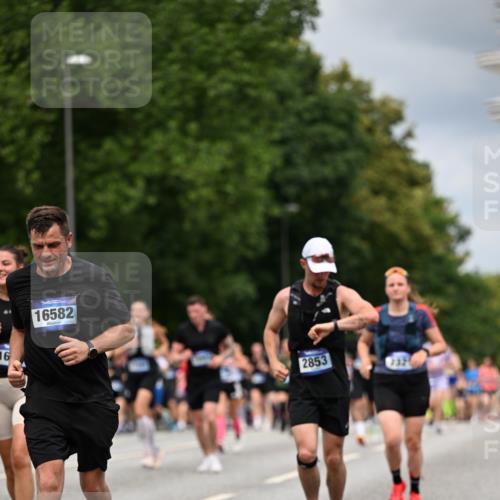 29.06.2025 - hella hamburg halbmarathon Dr. Thomas Lammeyer http://msf.ph/oto/8369199 29.06.2025 10:41:57 Kennedybrücke 1337, 1475, 1799, 1985, 2016, 2031, 2853, 4442, 4762, 5139, 5522, 5523, 6697, 6955, 7085, 7124, 7321, 7544, 7629, 8499, 8811, 8843, 8985, 9288, 9894, 10025, 10159, 10506, 10836 meine-sportfotos.de