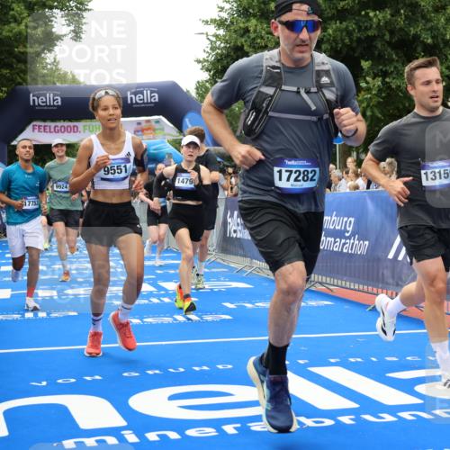 29.06.2025 - hella hamburg halbmarathon Strokosch-Dieckow http://msf.ph/oto/8369214 29.06.2025 10:49:44 Ziel 2504, 2706, 2937, 3060, 3543, 4017, 5460, 5894, 5978, 6115, 6125, 7332, 9126, 9200, 9463, 9551, 9597, 9619, 9723, 9924, 11975, 13159, 13463, 14794, 16800, 16843, 16877, 17282, 17753, 18058, 18451, 18926, 19109, 19122 meine-sportfotos.de
