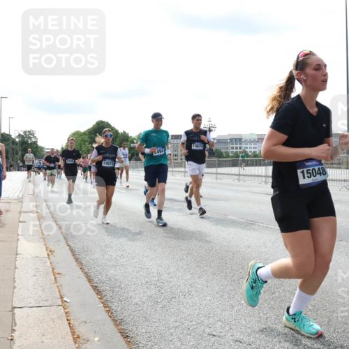 29.06.2025 - hella hamburg halbmarathon Lena Gebhardt http://msf.ph/oto/8369232 29.06.2025 10:14:44 Lombardsbrücke 8755, 13673, 2494, 13674, 16, 15048, 1071, 1379, 1406, 1575, 1728, 2046, 2140, 2494, 2601, 2690, 2990, 3020, 3025, 3154, 3454, 3507, 3509, 3691, 3756, 3834, 3844, 3939, 4641, 5191, 5608, 5670, 5800, 5981, 6028, 6083, 6089, 6181, 6248, 6366, 6935, 7195, 7209, 7439, 7802, 7840, 7991, 8055, 8147, 8239, 8275, 8409, 8522, 8563, 8755, 8854, 8892, 9113, 9173, 9556, 9663, 9709, 9911, 10224, 10391, 10589, 10610, 10717, 10963, 12467, 13237, 14488, 16126 meine-sportfotos.de