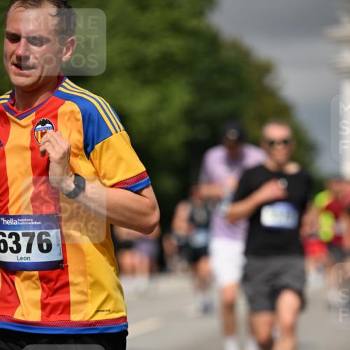 29.06.2025 - hella hamburg halbmarathon Dr. Thomas Lammeyer http://msf.ph/oto/8369249 29.06.2025 10:19:39 Kennedybrücke 1440, 1890, 2110, 2140, 2494, 2720, 2989, 3167, 3417, 4007, 4466, 5069, 5423, 6376, 6576, 7897, 7941, 7942, 8885, 9113, 9192, 9556, 9657, 9847, 10108, 10608, 10963 meine-sportfotos.de