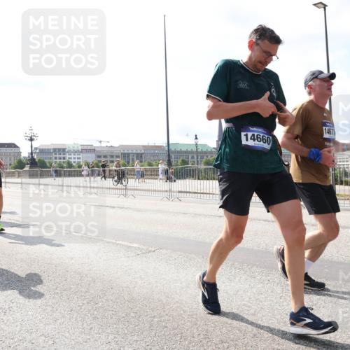 29.06.2025 - hella hamburg halbmarathon Lena Gebhardt http://msf.ph/oto/8369251 29.06.2025 10:02:05 Lombardsbrücke 1364, 16420, 14660, 14677, 1184, 1329, 1364, 1432, 1453, 1464, 1653, 1729, 1881, 1940, 2142, 2322, 2323, 2806, 2957, 3039, 3169, 4286, 4328, 4663, 4985, 5602, 5603, 5742, 5763, 6166, 6295, 6322, 6327, 6438, 6595, 7031, 7189, 7223, 7243, 8578, 8926, 9020, 9021, 9156, 9230, 9353, 9741, 9928, 10177, 10866, 10882, 10915, 11554, 11871, 11938, 12315, 12316, 12491, 14471, 14660, 14677, 16420 meine-sportfotos.de