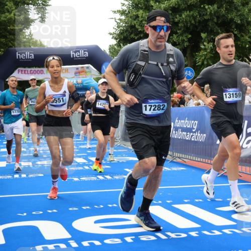 29.06.2025 - hella hamburg halbmarathon Strokosch-Dieckow http://msf.ph/oto/8369258 29.06.2025 10:49:44 Ziel 2504, 2706, 2937, 3060, 3543, 4017, 5460, 5894, 5978, 6115, 6125, 7332, 9126, 9200, 9463, 9551, 9597, 9619, 9723, 9924, 11975, 13159, 13463, 14794, 16800, 16843, 16877, 17282, 17753, 18058, 18451, 18926, 19109, 19122 meine-sportfotos.de