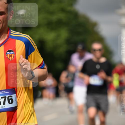 29.06.2025 - hella hamburg halbmarathon Dr. Thomas Lammeyer http://msf.ph/oto/8369274 29.06.2025 10:19:39 Kennedybrücke 1440, 1890, 2110, 2140, 2494, 2720, 2989, 3167, 3417, 4007, 4466, 5069, 5423, 6376, 6576, 7897, 7941, 7942, 8885, 9113, 9192, 9556, 9657, 9847, 10108, 10608, 10963 meine-sportfotos.de