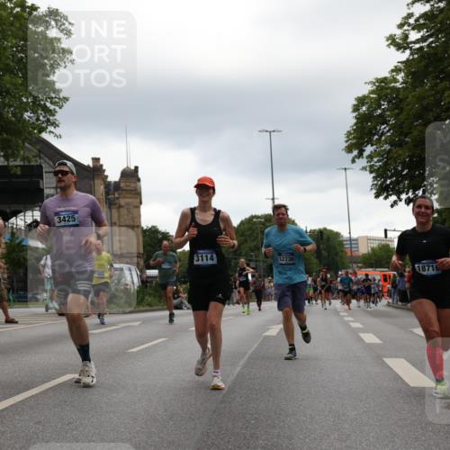 29.06.2025 - hella hamburg halbmarathon Yannick Fuchs http://msf.ph/oto/8369285 29.06.2025 10:53:31 20KM 2348, 2780, 3114, 3279, 3425, 4238, 4796, 4986, 5885, 6087, 6220, 6438, 7031, 7287, 8030, 8326, 8481, 8807, 9985, 10488, 10587, 10896, 11018, 11114, 11158, 11159, 11250, 11757, 11935, 11938, 12206, 12261, 12564, 12736, 12779, 12862, 13583, 13706, 13761, 14567, 14732, 14902, 14928, 14965, 15785, 15914, 16227, 16530, 16754, 16910, 16915, 16980, 17176, 17304, 17503, 17630, 18467, 18485, 18716, 18855, 19015, 19160 meine-sportfotos.de