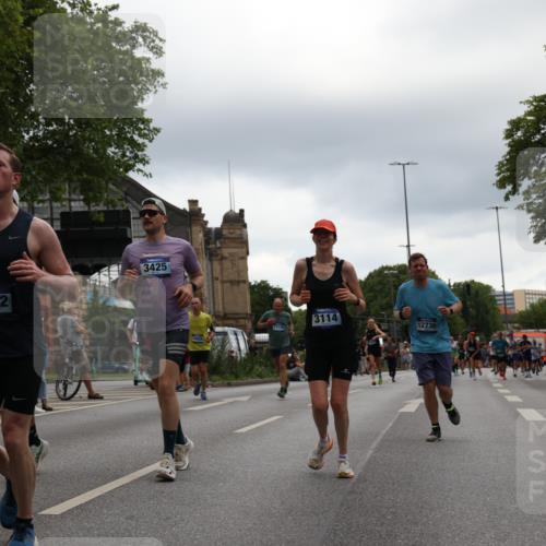 29.06.2025 - hella hamburg halbmarathon Yannick Fuchs http://msf.ph/oto/8369292 29.06.2025 10:53:31 20KM 2348, 2780, 3114, 3279, 3425, 4238, 4796, 4986, 5885, 6087, 6220, 6438, 7031, 7287, 8030, 8326, 8481, 8807, 9985, 10488, 10587, 10896, 11018, 11114, 11158, 11159, 11250, 11757, 11935, 11938, 12206, 12261, 12564, 12736, 12779, 12862, 13583, 13706, 13761, 14567, 14732, 14902, 14928, 14965, 15785, 15914, 16227, 16530, 16754, 16910, 16915, 16980, 17176, 17304, 17503, 17630, 18467, 18485, 18716, 18855, 19015, 19160 meine-sportfotos.de