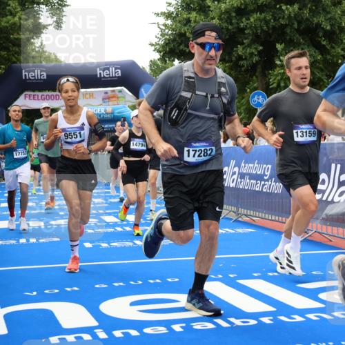 29.06.2025 - hella hamburg halbmarathon Strokosch-Dieckow http://msf.ph/oto/8369319 29.06.2025 10:49:44 Ziel 2504, 2706, 2937, 3060, 3543, 4017, 5460, 5894, 5978, 6115, 6125, 7332, 9126, 9200, 9463, 9551, 9597, 9619, 9723, 9924, 11975, 13159, 13463, 14794, 16800, 16843, 16877, 17282, 17753, 18058, 18451, 18926, 19109, 19122 meine-sportfotos.de