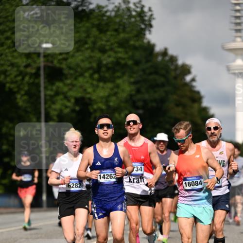 29.06.2025 - hella hamburg halbmarathon Dr. Thomas Lammeyer http://msf.ph/oto/8369343 29.06.2025 09:57:22 Kennedybrücke 1466, 2270, 2516, 2890, 2937, 3004, 3186, 3414, 3852, 4140, 4235, 4247, 4949, 5115, 5362, 5460, 5528, 5532, 5650, 6071, 6203, 6282, 6388, 6460, 6575, 6903, 7167, 7385, 7448, 7480, 7734, 8023, 9030, 9043, 9126, 9200, 9303, 9305, 9633, 9723, 9965, 10792, 11077, 11283 meine-sportfotos.de