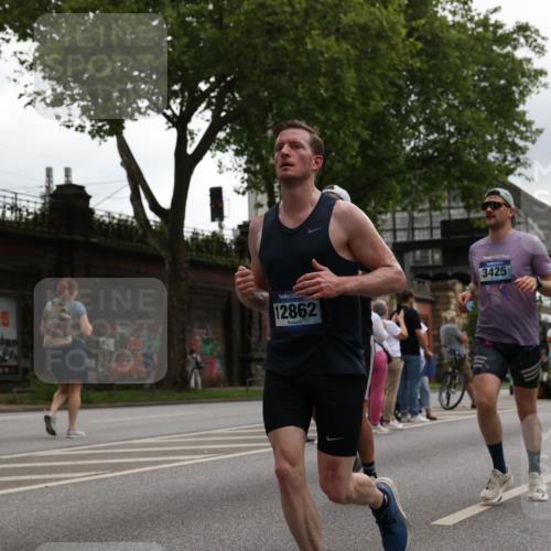 29.06.2025 - hella hamburg halbmarathon Yannick Fuchs http://msf.ph/oto/8369347 29.06.2025 10:53:31 20KM 2348, 2780, 3114, 3279, 3425, 4238, 4796, 4986, 5885, 6087, 6220, 6438, 7031, 7287, 8030, 8326, 8481, 8807, 9985, 10488, 10587, 10896, 11018, 11114, 11158, 11159, 11250, 11757, 11935, 11938, 12206, 12261, 12564, 12736, 12779, 12862, 13583, 13706, 13761, 14567, 14732, 14902, 14928, 14965, 15785, 15914, 16227, 16530, 16754, 16910, 16915, 16980, 17176, 17304, 17503, 17630, 18467, 18485, 18716, 18855, 19015, 19160 meine-sportfotos.de
