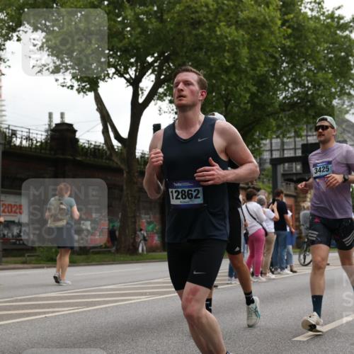 29.06.2025 - hella hamburg halbmarathon Yannick Fuchs http://msf.ph/oto/8369362 29.06.2025 10:53:31 20KM 2348, 2780, 3114, 3279, 3425, 4238, 4796, 4986, 5885, 6087, 6220, 6438, 7031, 7287, 8030, 8326, 8481, 8807, 9985, 10488, 10587, 10896, 11018, 11114, 11158, 11159, 11250, 11757, 11935, 11938, 12206, 12261, 12564, 12736, 12779, 12862, 13583, 13706, 13761, 14567, 14732, 14902, 14928, 14965, 15785, 15914, 16227, 16530, 16754, 16910, 16915, 16980, 17176, 17304, 17503, 17630, 18467, 18485, 18716, 18855, 19015, 19160 meine-sportfotos.de