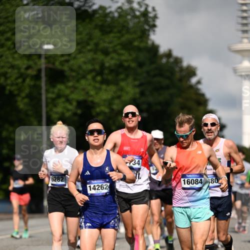 29.06.2025 - hella hamburg halbmarathon Dr. Thomas Lammeyer http://msf.ph/oto/8369366 29.06.2025 09:57:22 Kennedybrücke 1466, 2270, 2516, 2890, 2937, 3004, 3186, 3414, 3852, 4140, 4235, 4247, 4949, 5115, 5362, 5460, 5528, 5532, 5650, 6071, 6203, 6282, 6388, 6460, 6575, 6903, 7167, 7385, 7448, 7480, 7734, 8023, 9030, 9043, 9126, 9200, 9303, 9305, 9633, 9723, 9965, 10792, 11077, 11283 meine-sportfotos.de