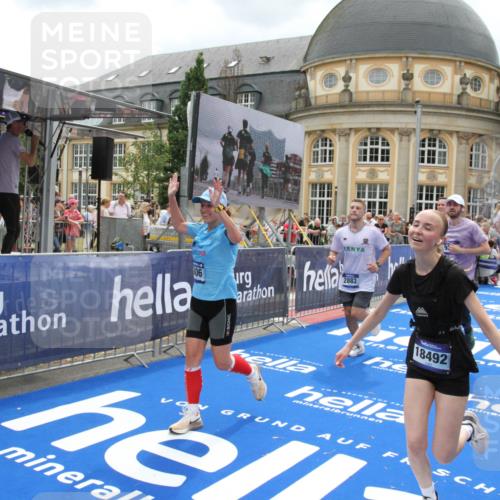 29.06.2025 - hella hamburg halbmarathon Michael Strokosch http://msf.ph/oto/8369368 29.06.2025 10:57:57 Ziel 2025, 2806, 2883, 3093, 3575, 7138, 7159, 7189, 7269, 9820, 10703, 11394, 12523, 13376, 14881, 15349, 16517, 17543, 18492 meine-sportfotos.de